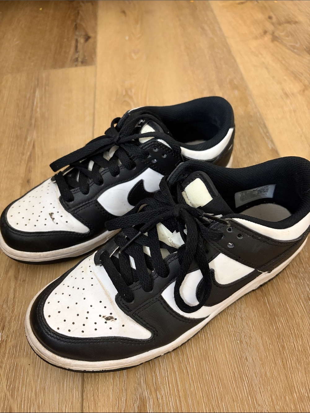 Nike Women's Black and White Low-Top Sneakers - Picture 2 of 6